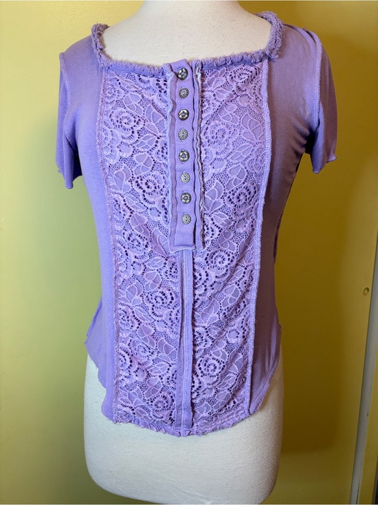 POL Tops - POL Lavender Lace-Front Short Sleeve Top. Super Stretch
